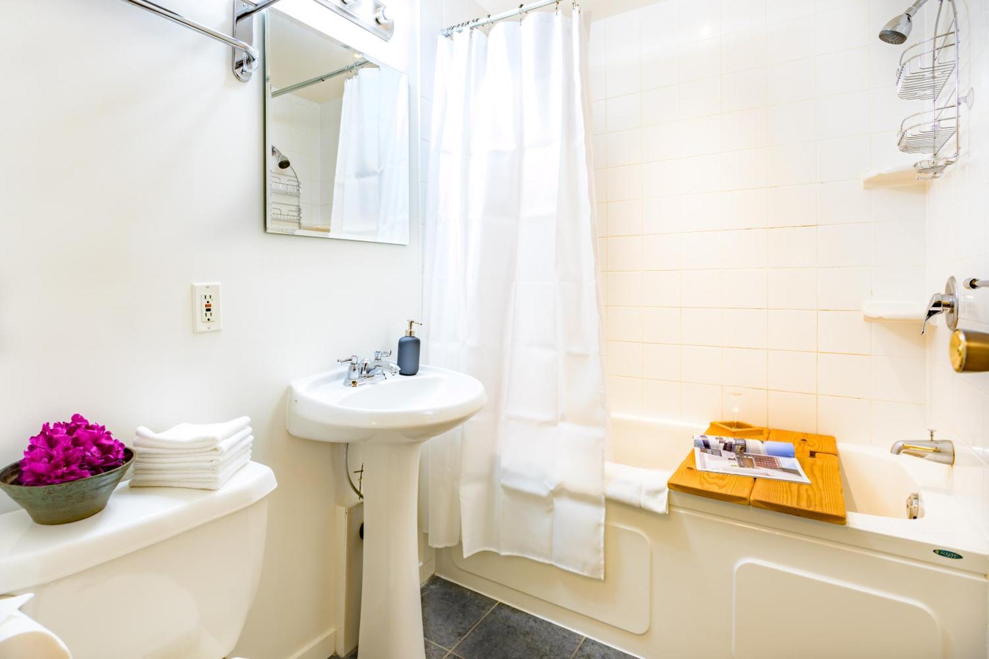 Charming 1 Bdrm View Suite Βανκούβερ Εξωτερικό φωτογραφία